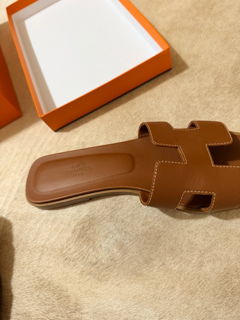 Hermes Oran Authentic 39 Retail 900 - Picture 2 of 12